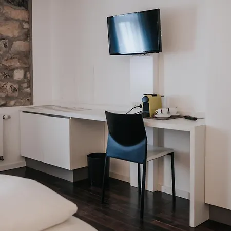Design & Restaurant Loewen Готель Ульм