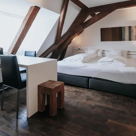 Готель Design & Restaurant Loewen Ульм