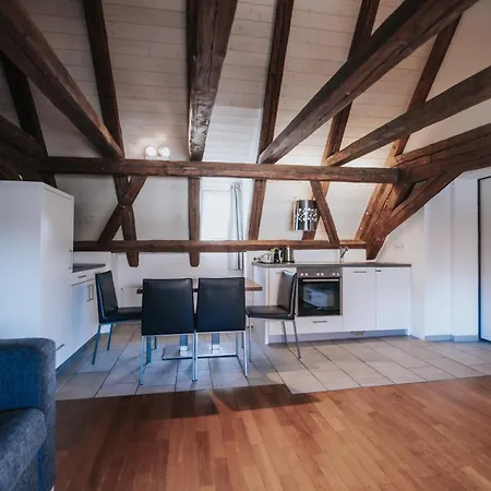 Design & Restaurant Loewen מלון אולם