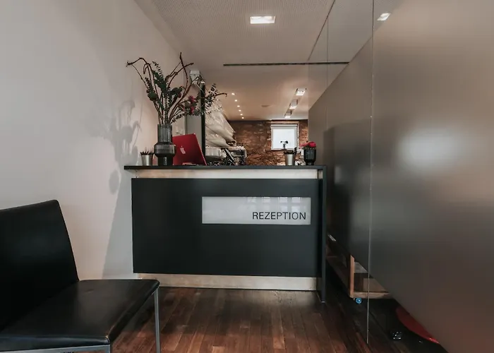 Design & Restaurant Loewen 4* אולם