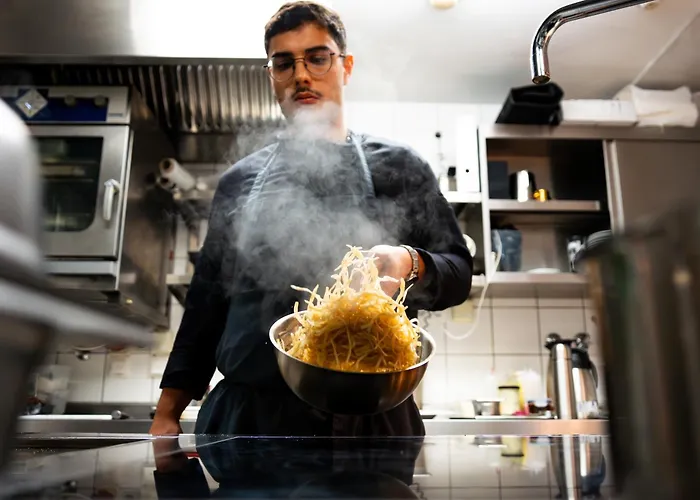 Design & Restaurant Loewen 4* אולם